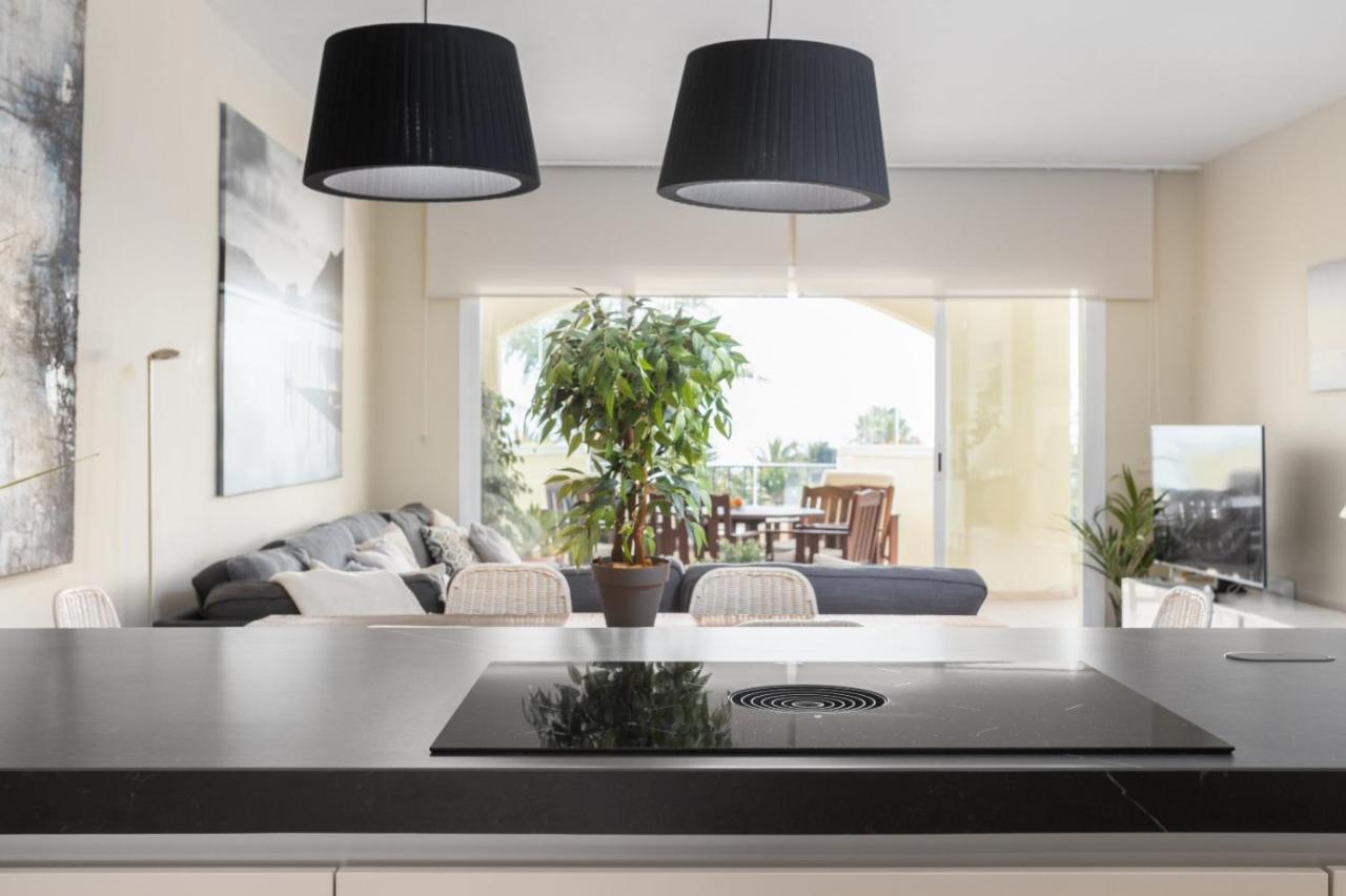 Homeforguest Front Line Beach Apartment In Hacienda Playa Marbella Kültér fotó