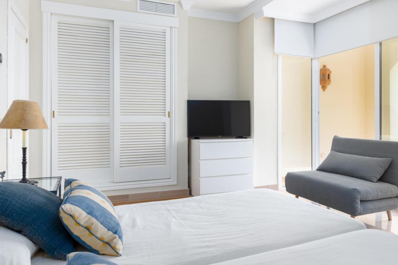 Homeforguest Front Line Beach Apartment In Hacienda Playa Marbella Kültér fotó