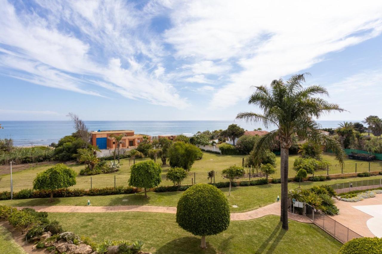 Homeforguest Front Line Beach Apartment In Hacienda Playa Marbella Kültér fotó