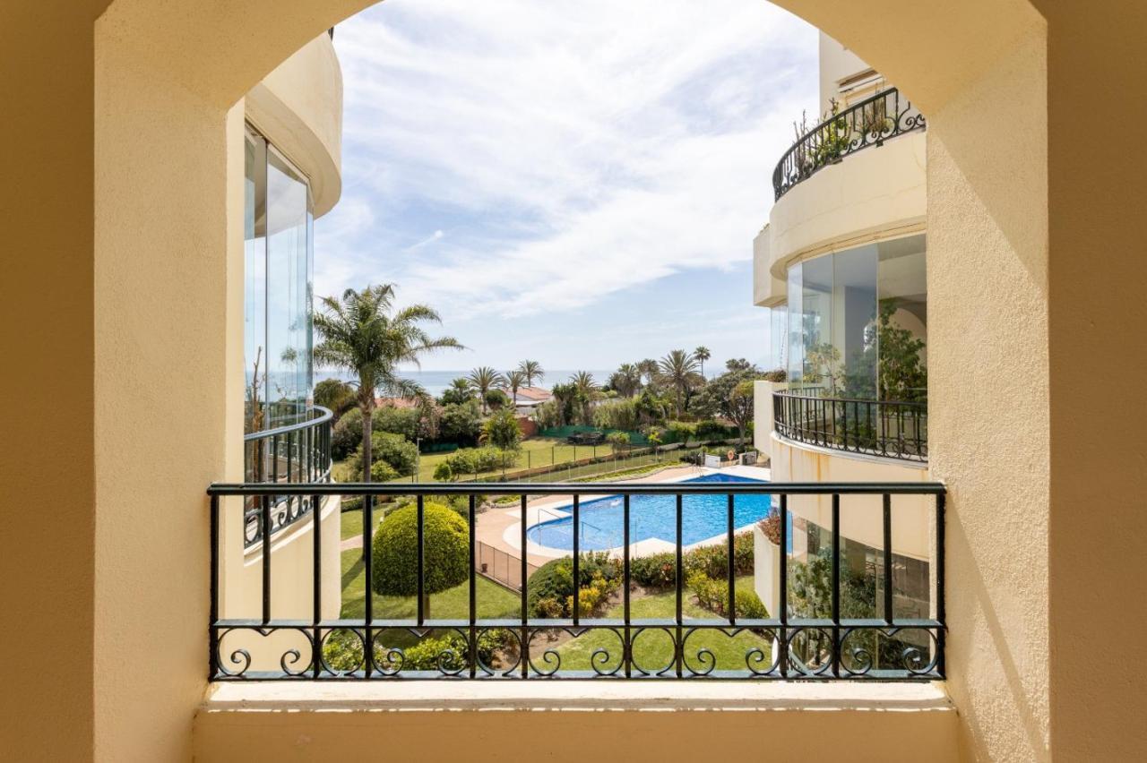 Homeforguest Front Line Beach Apartment In Hacienda Playa Marbella Kültér fotó